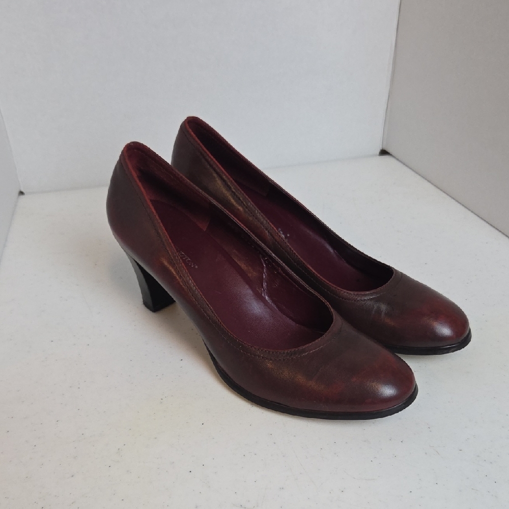 Huntington Women's Classic Size 8.5 Burgundy Leather Mid-Heel Pumps‎